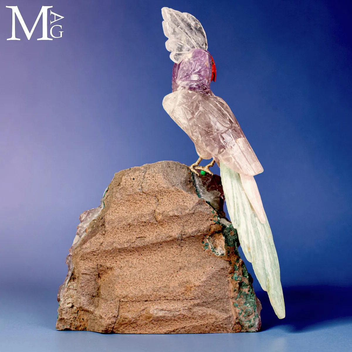 Scultura di Pappagallo in Ametista con Cresta in Quarzo su Drusa di Ametista.
