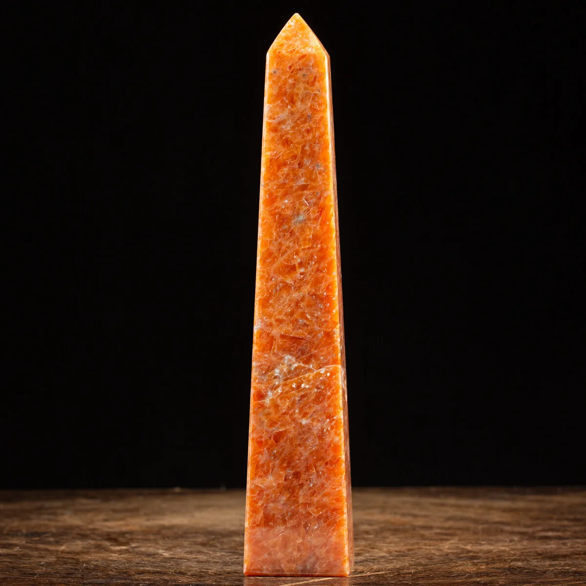 Obelisco in Calcite