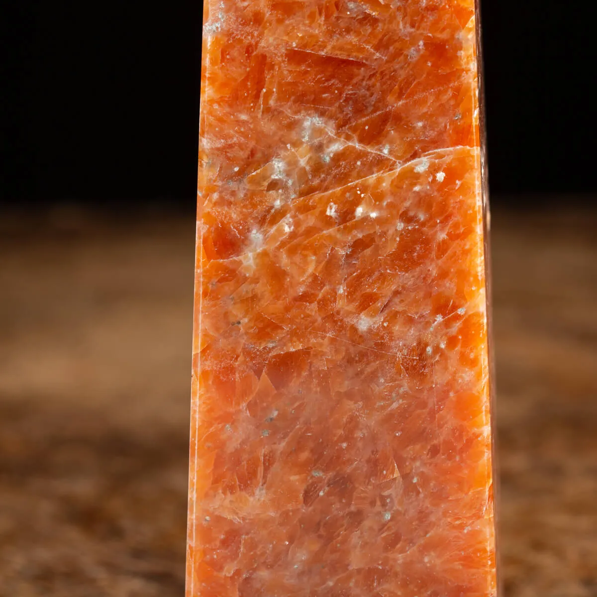 Obelisco in Calcite