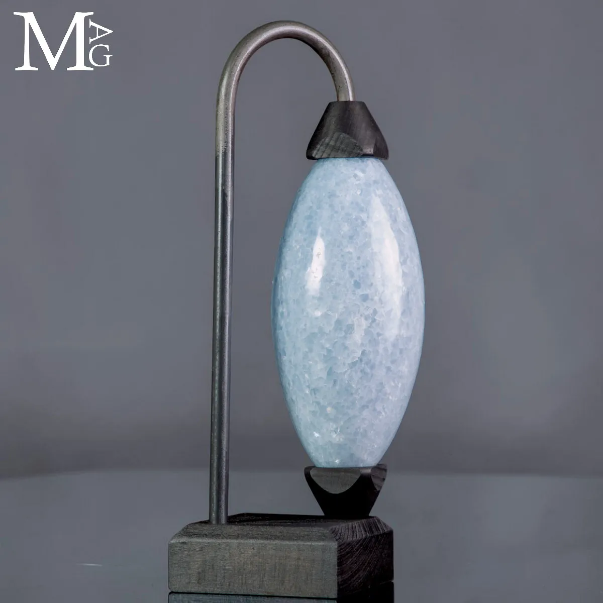 Shiva Lingam in Calcite Blue – Elemento di Design