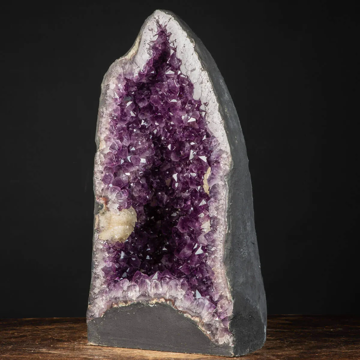 Geode di  Ametista - Grotta di cristalli Viola con Calcite
