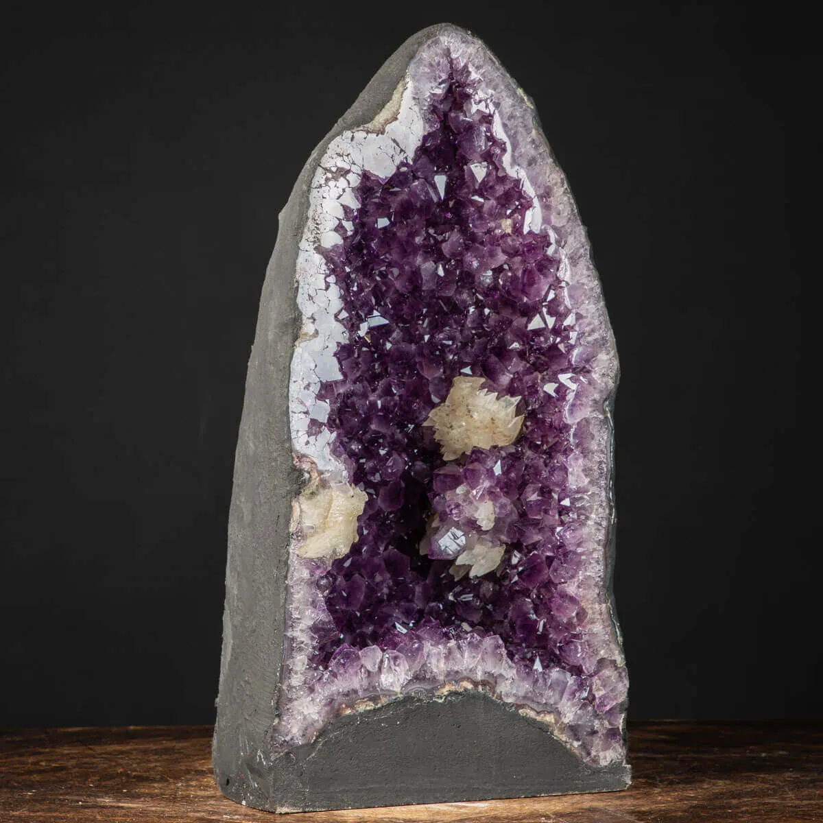 Geode di  Ametista - Grotta di cristalli Viola con Calcite