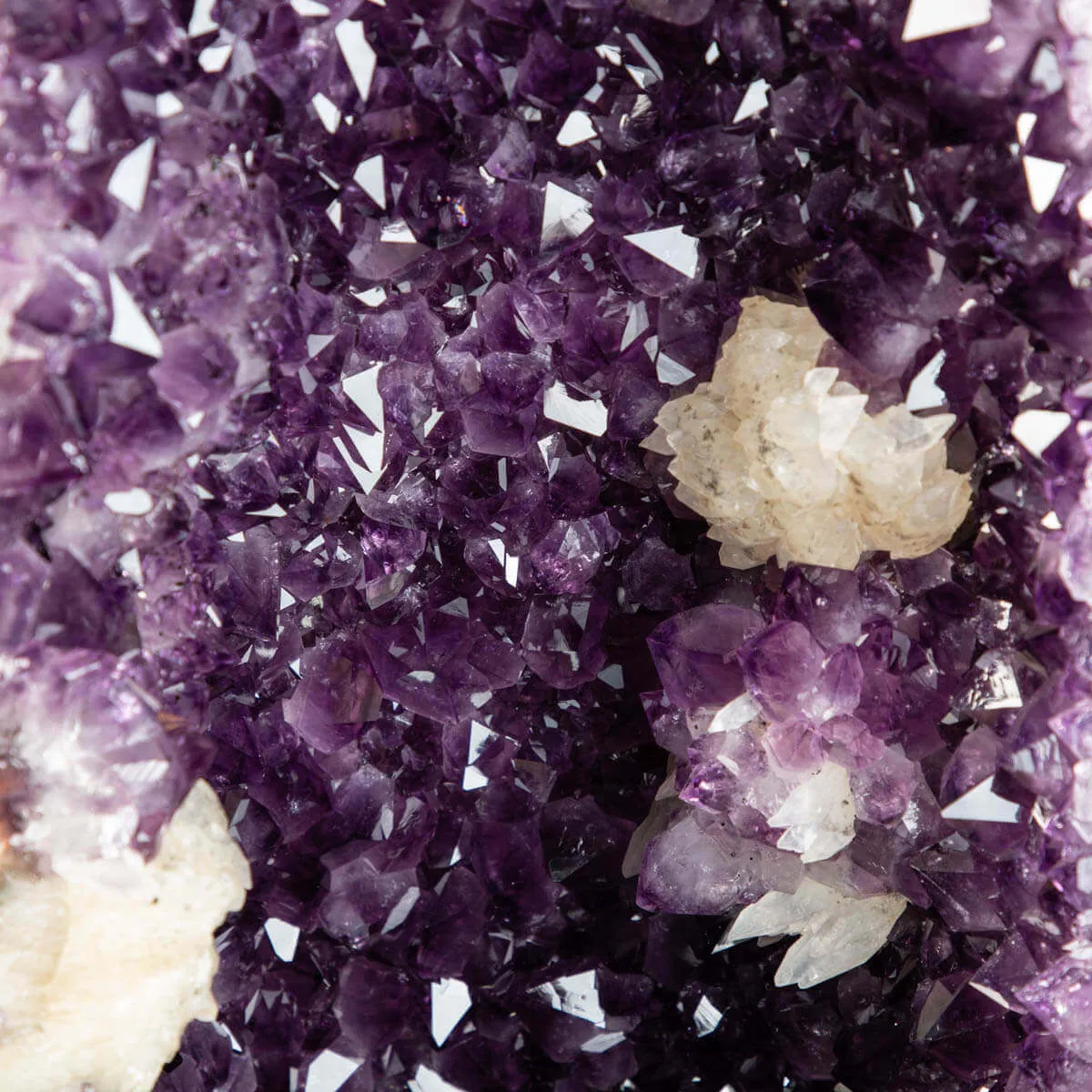 Geode di  Ametista - Grotta di cristalli Viola con Calcite