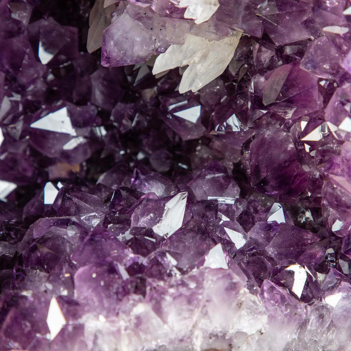 Geode di  Ametista - Grotta di cristalli Viola con Calcite