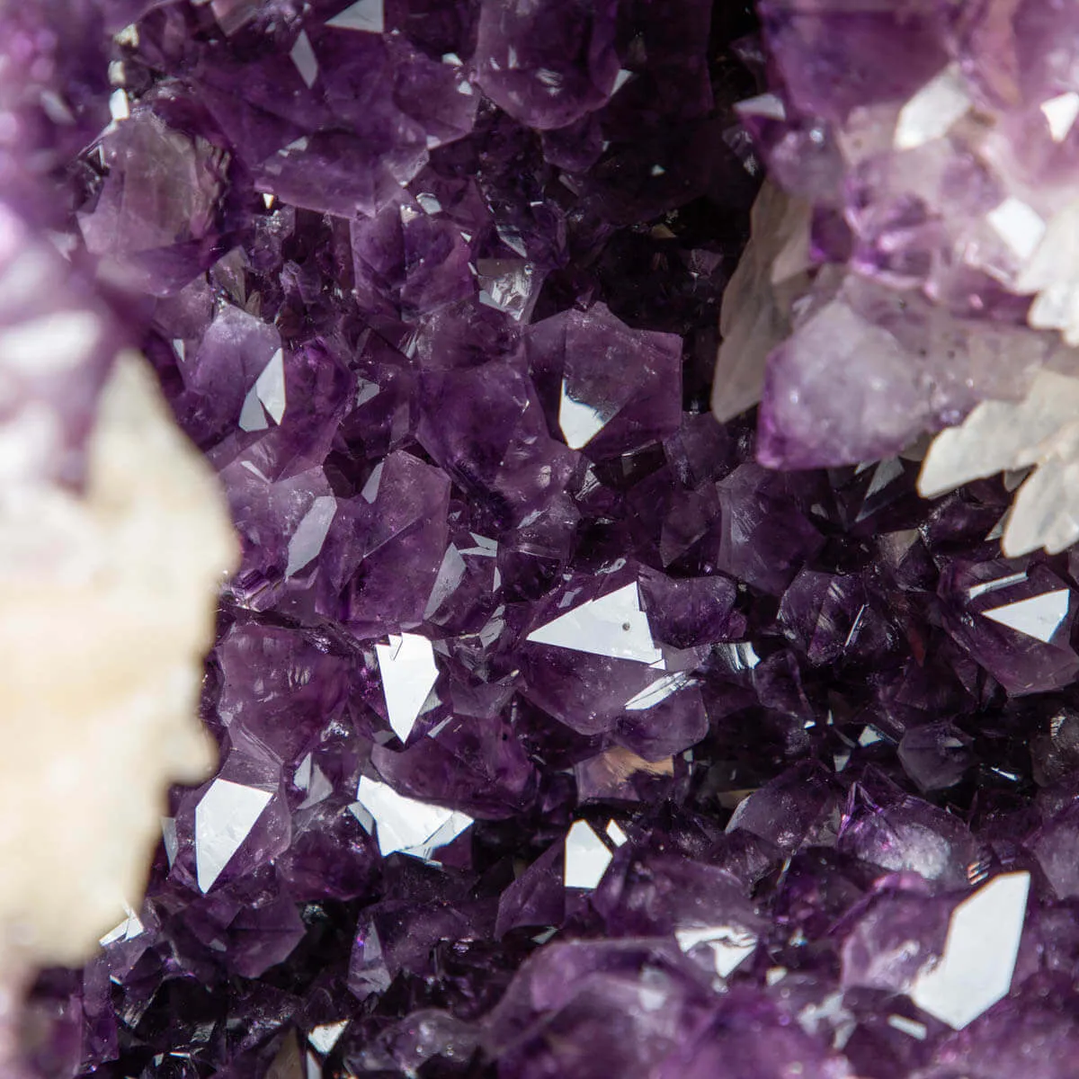 Geode di  Ametista - Grotta di cristalli Viola con Calcite