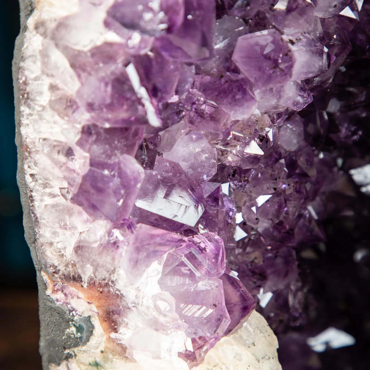 Geode di  Ametista - Grotta di cristalli Viola con Calcite