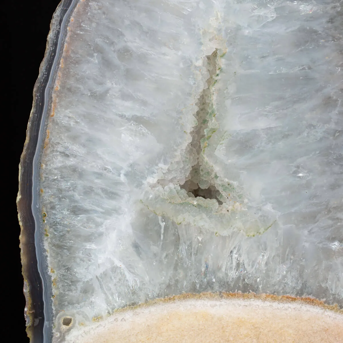 Particolarissimo Geode di Quarzo Ametista: Una Meraviglia Geologica a Doppia Formazione.