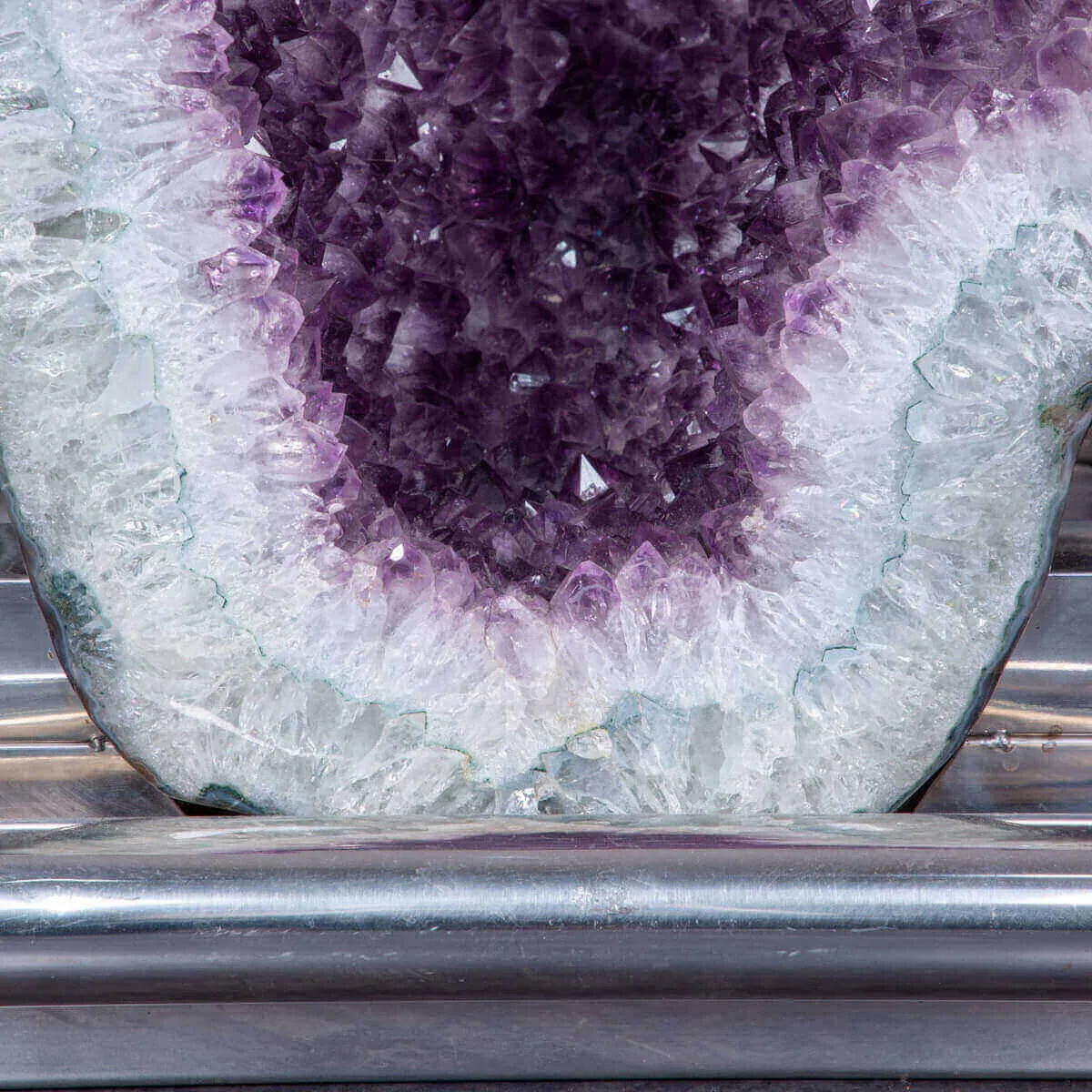 Geode di Ametista Unica nel suo Genere - Qualità Museale, una Meraviglia Naturale Rivelata.