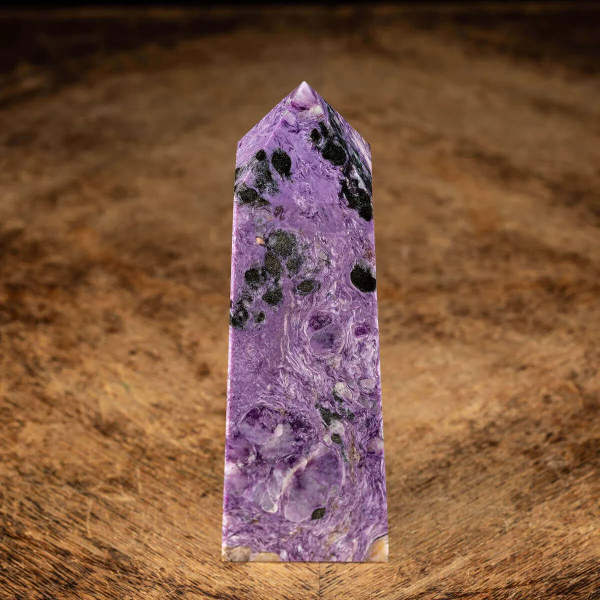 Obelisco in Charoite