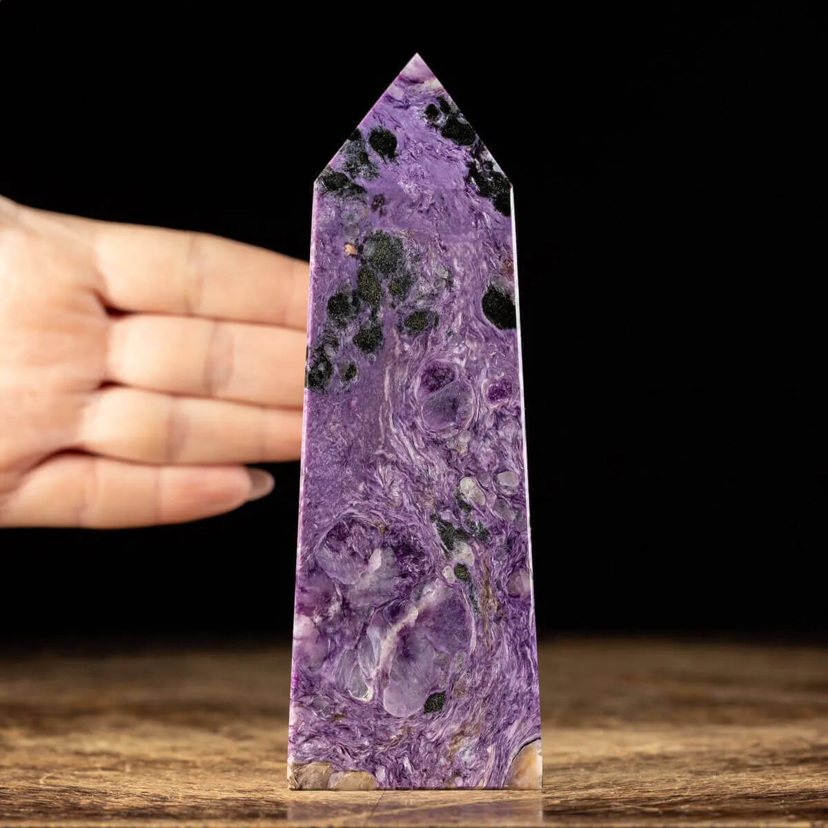 Obelisco in Charoite
