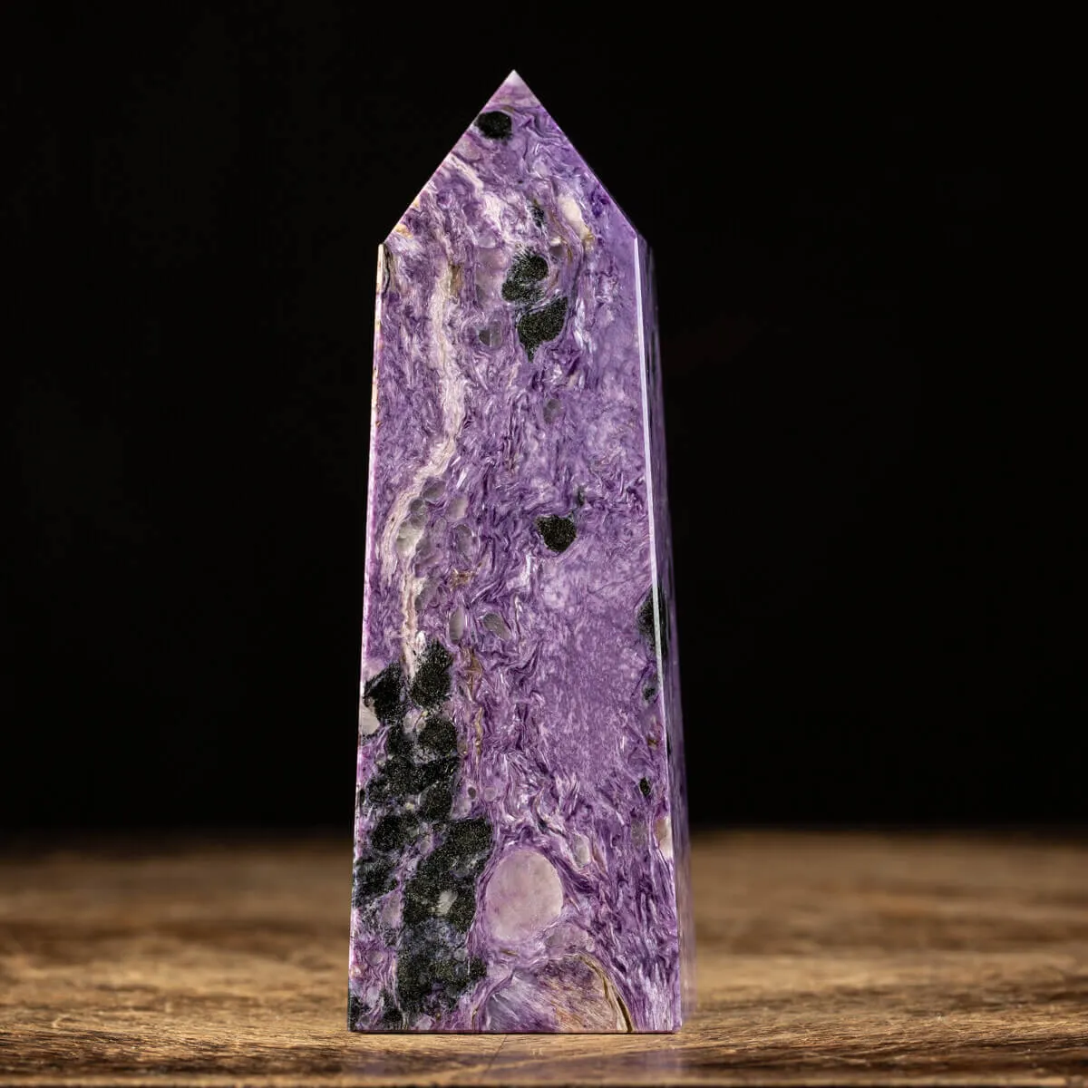 Obelisco in Charoite