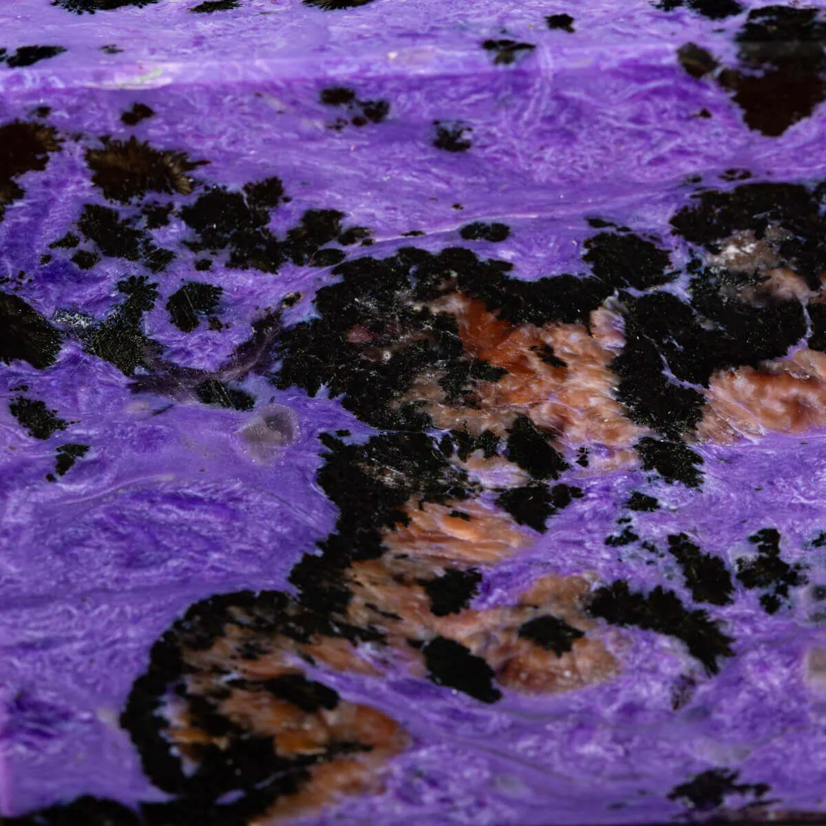 Straordinario Cubo in Charoite