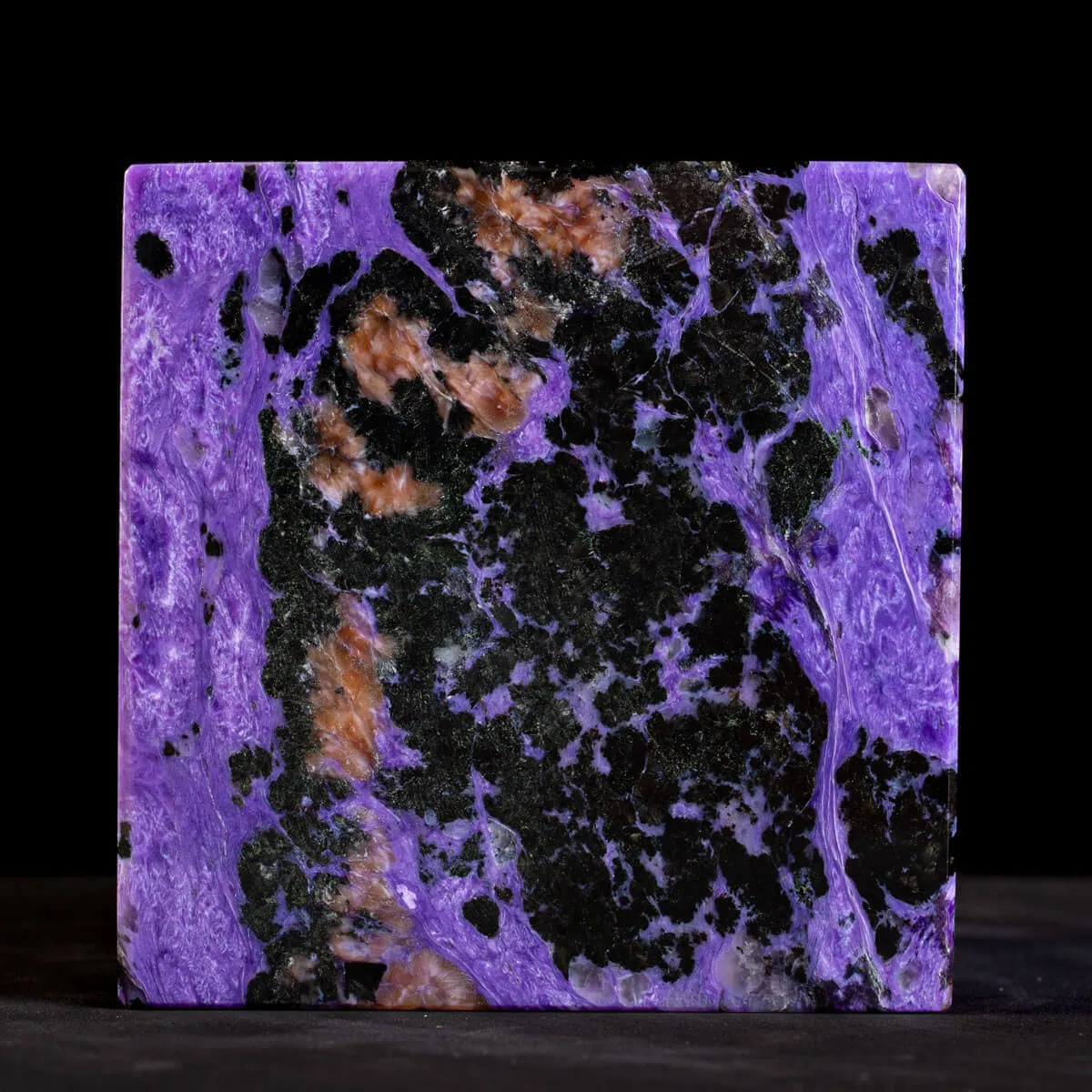 Straordinario Cubo in Charoite