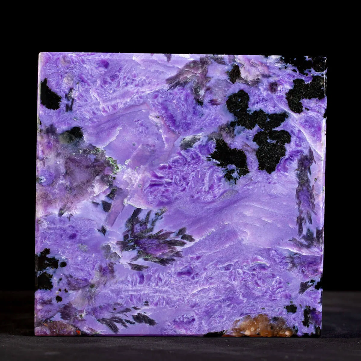 Straordinario Cubo in Charoite
