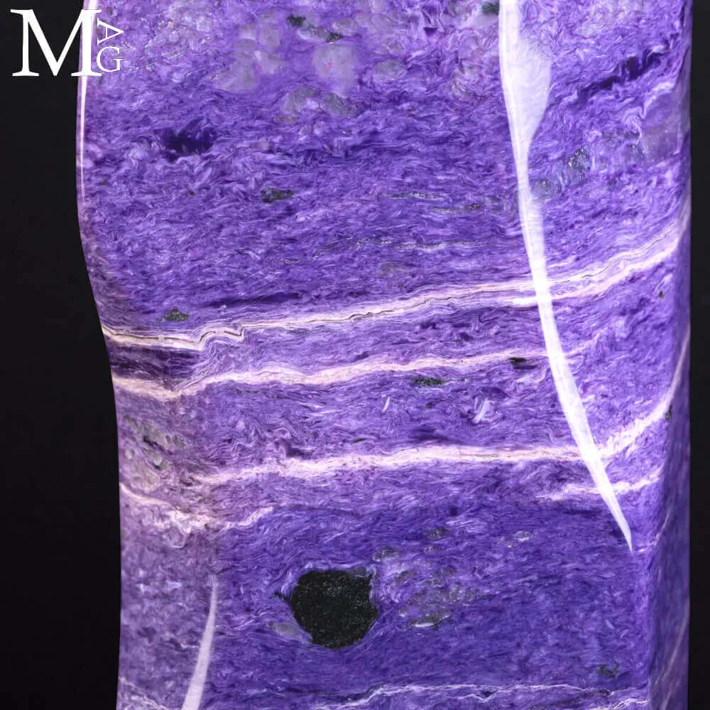 Charoite Imperiale – Scultura Minerale di Rarità Assoluta dalla Siberia