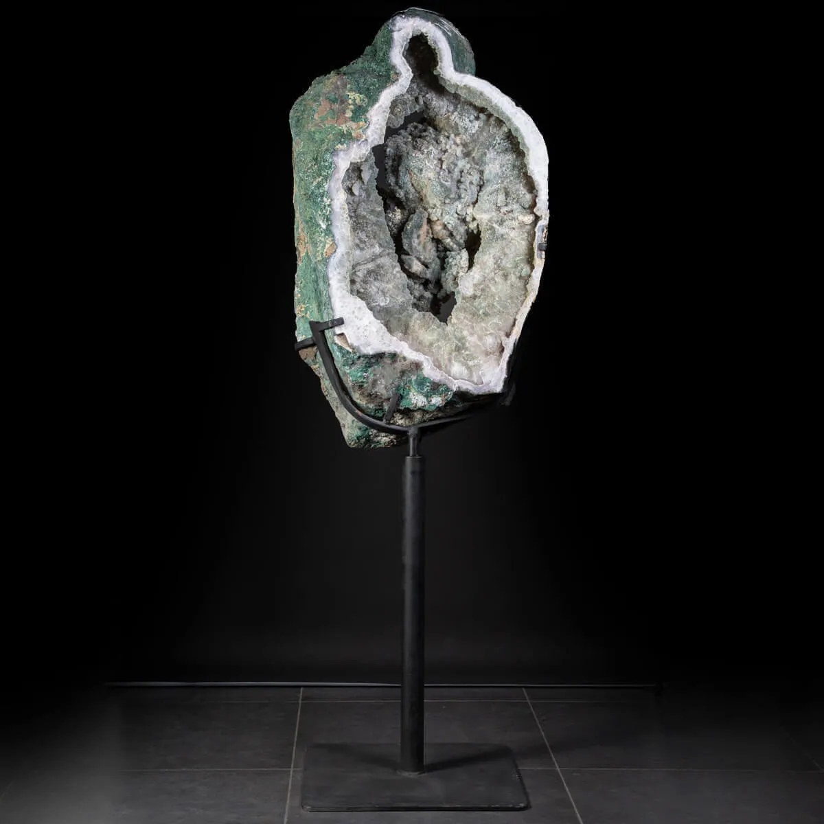 Spettacolare  Geode di Calcedonio verde