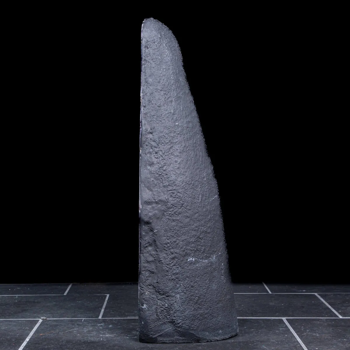 Geode di Ametista: Cristalli Viola Intenso.