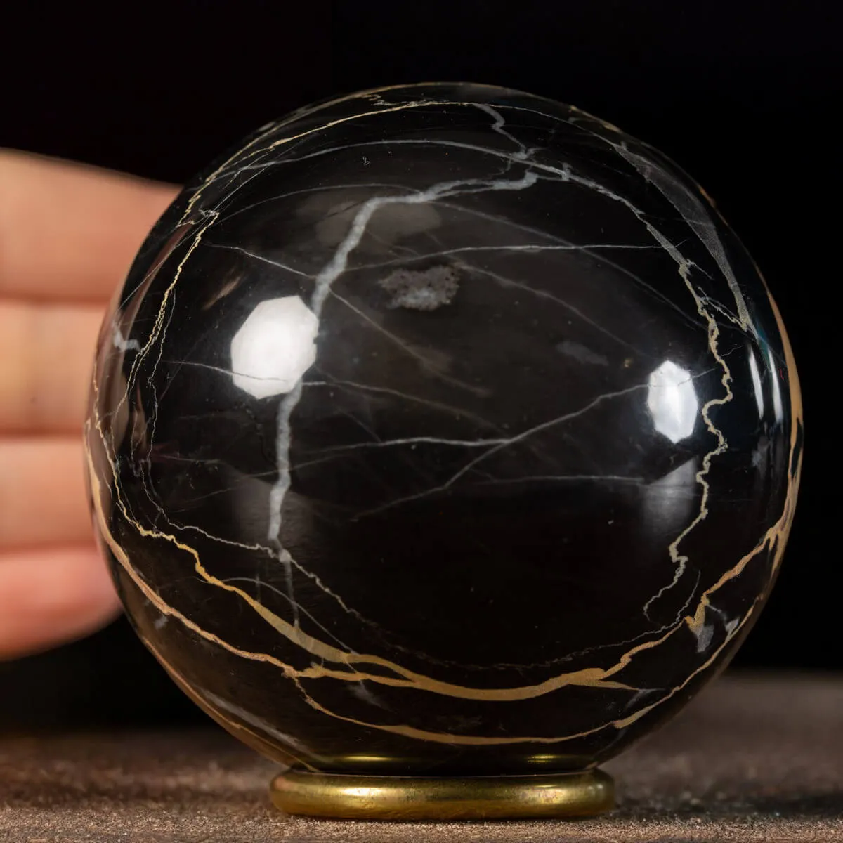 Sfera in Marmo Portoro.