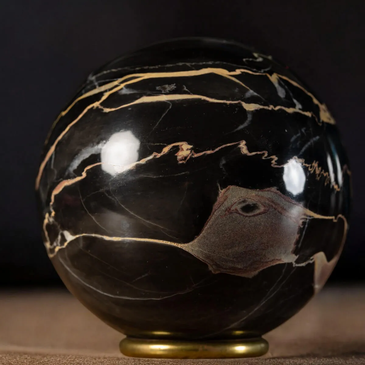 Sfera in Marmo Portoro.