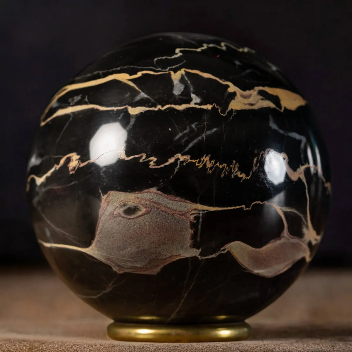 Sfera in Marmo Portoro.