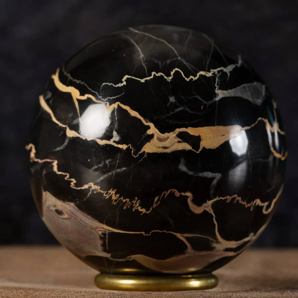 Sfera in Marmo Portoro.