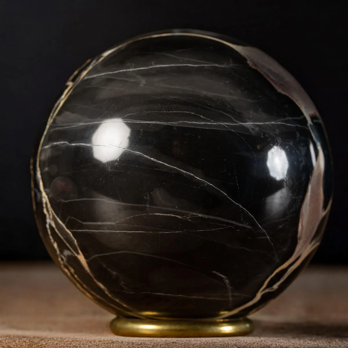 Sfera in Marmo Portoro.