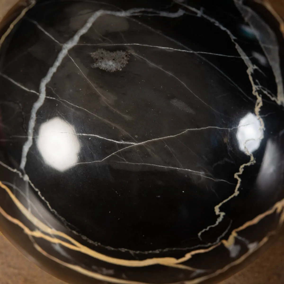 Sfera in Marmo Portoro.
