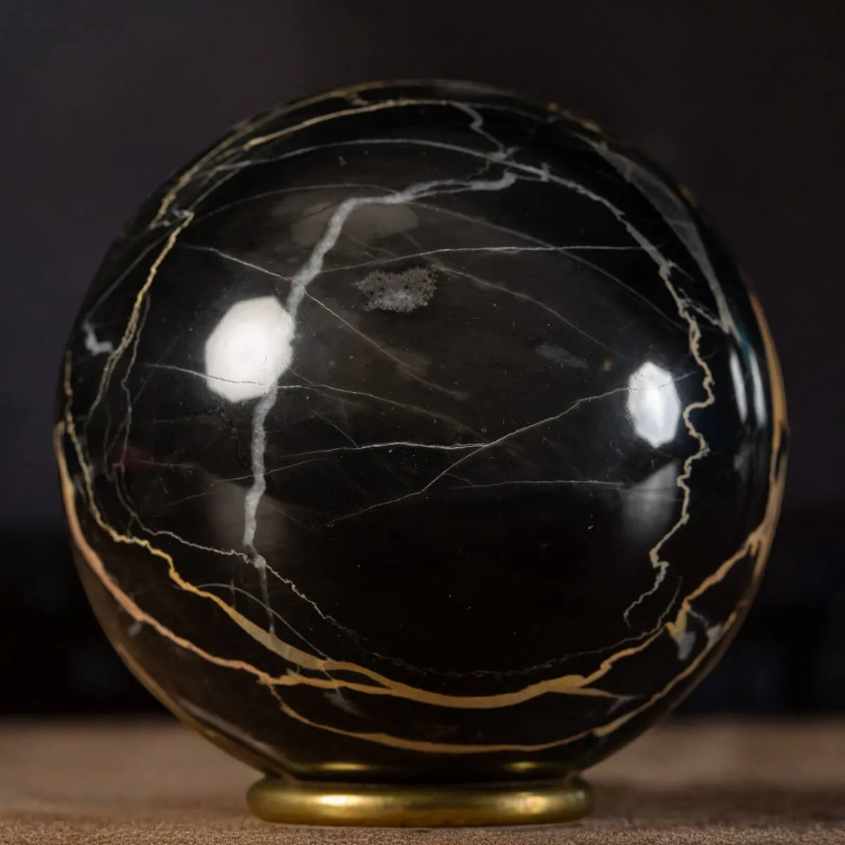 Sfera in Marmo Portoro.