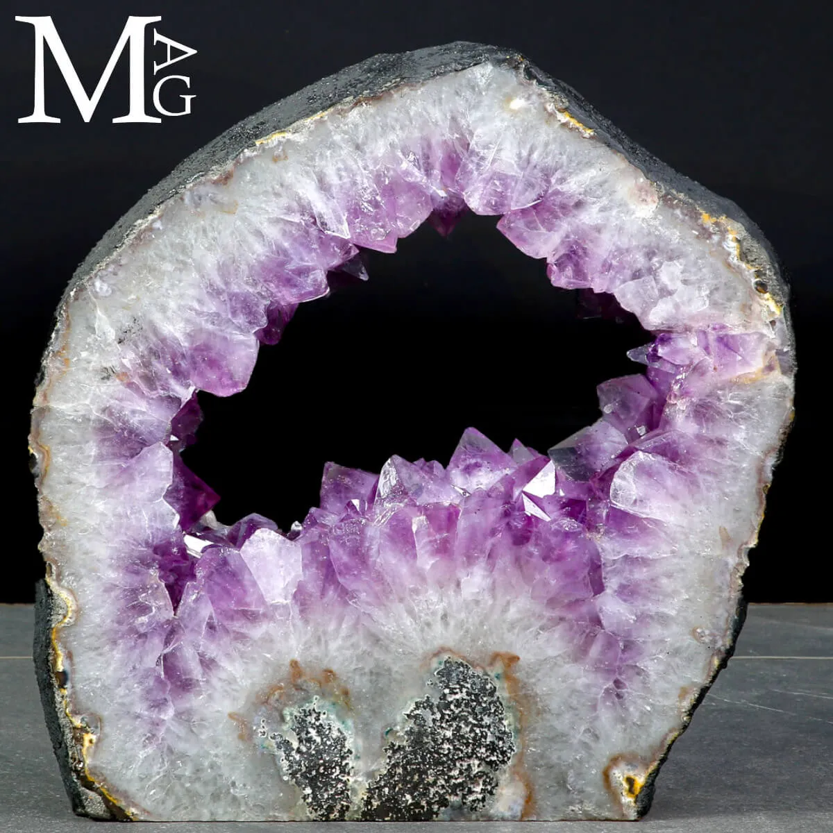 Sezione di Geode di Ametista – Cristalli.