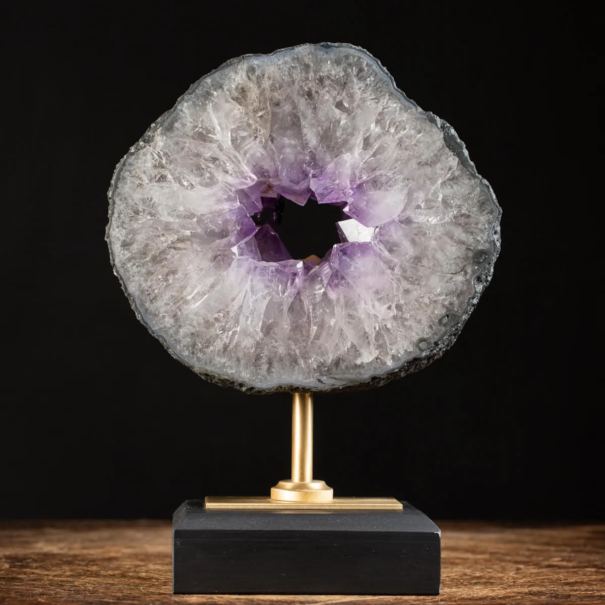 Geode di Ametista su base in marmo