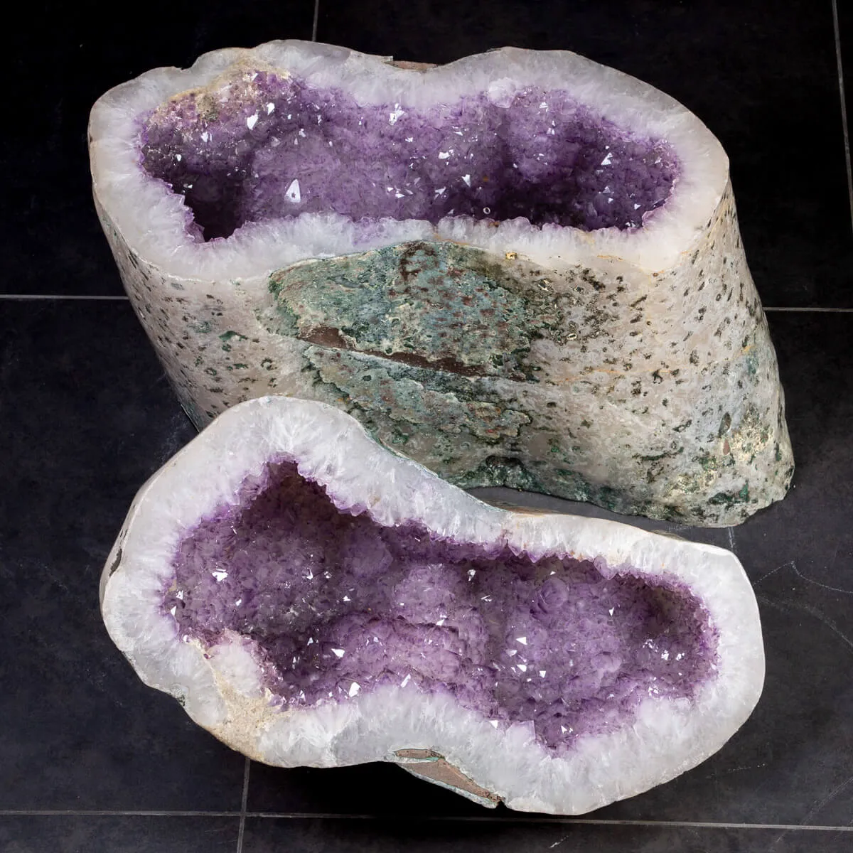 Geode di Ametista: Un Tesoro Naturale di Eleganza e Mistero.