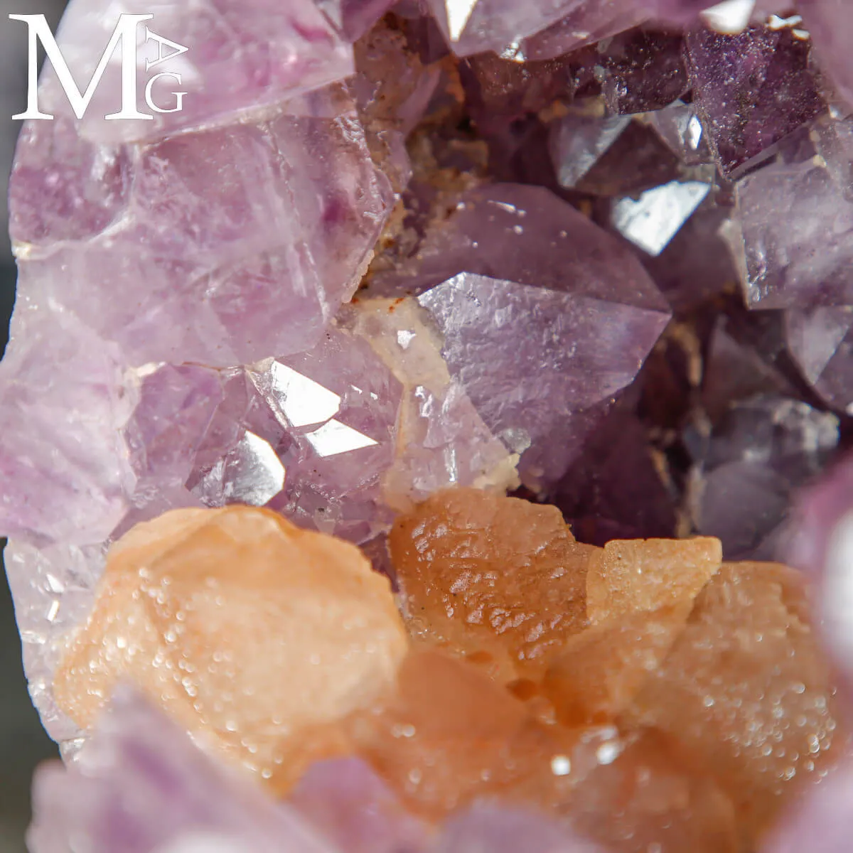 Sfera in Ametista con Calcite Interna – Geode Naturale Levigato