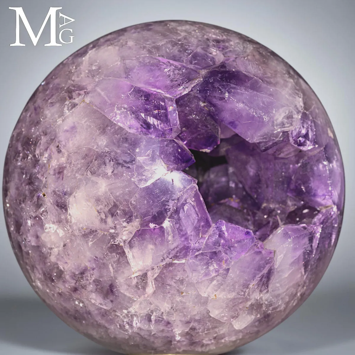 Sfera in Ametista Brasiliana da Geode con Cavità Naturale.
