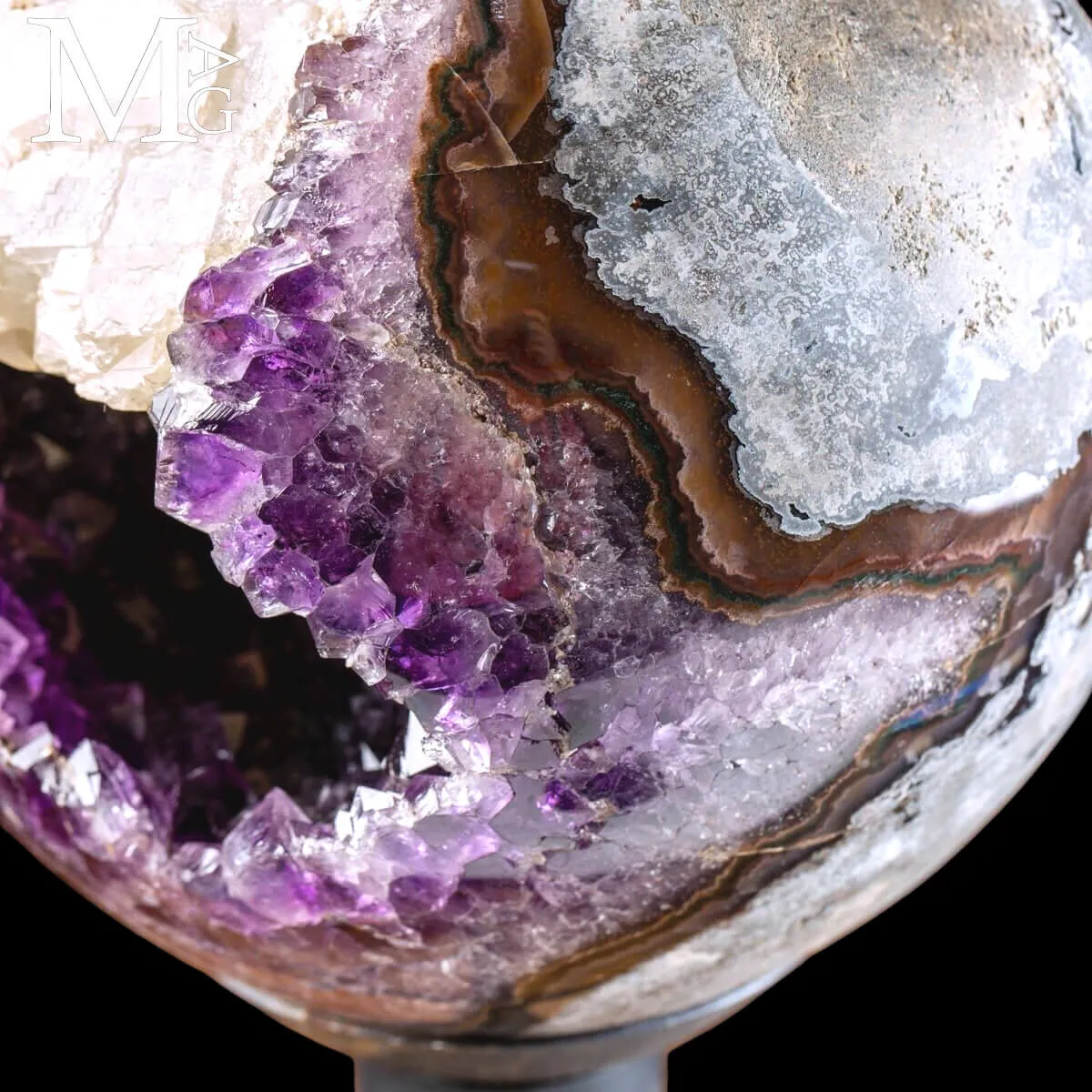 Sfera di Ametista - Geode con Cristallo di Calcite Naturale.