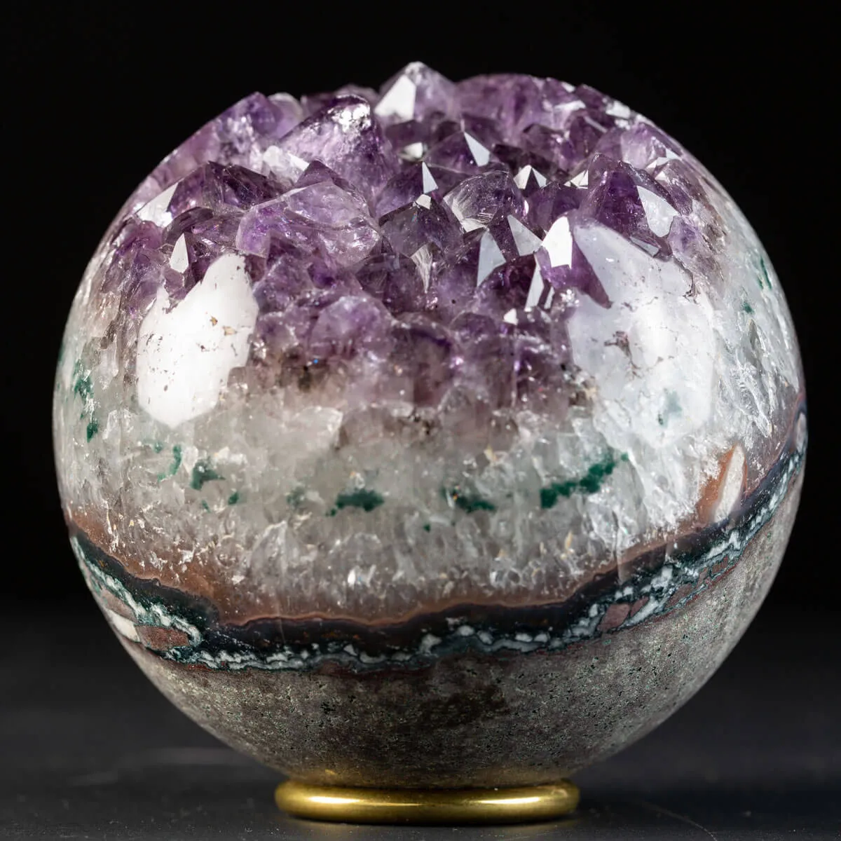 Sfera di Ametista Viola Estratta da una Drusa Brasiliana.