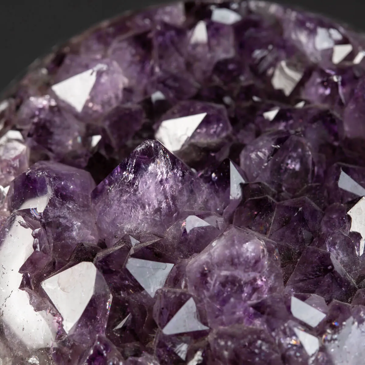 Sfera di Ametista Viola Estratta da una Drusa Brasiliana.