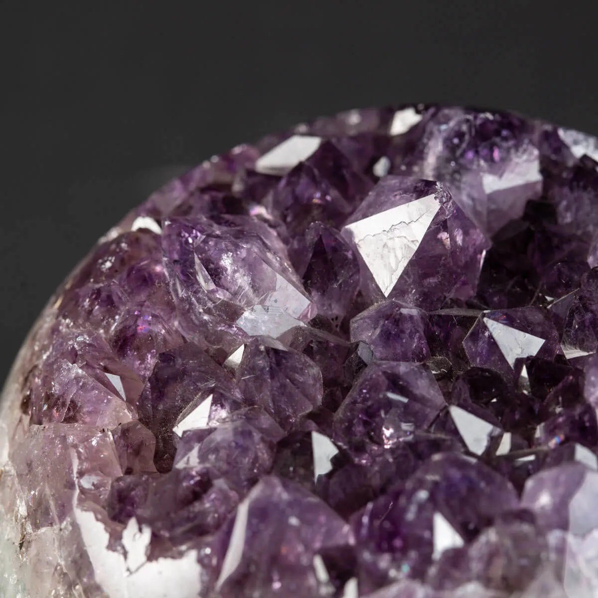 Sfera di Ametista Viola Estratta da una Drusa Brasiliana.