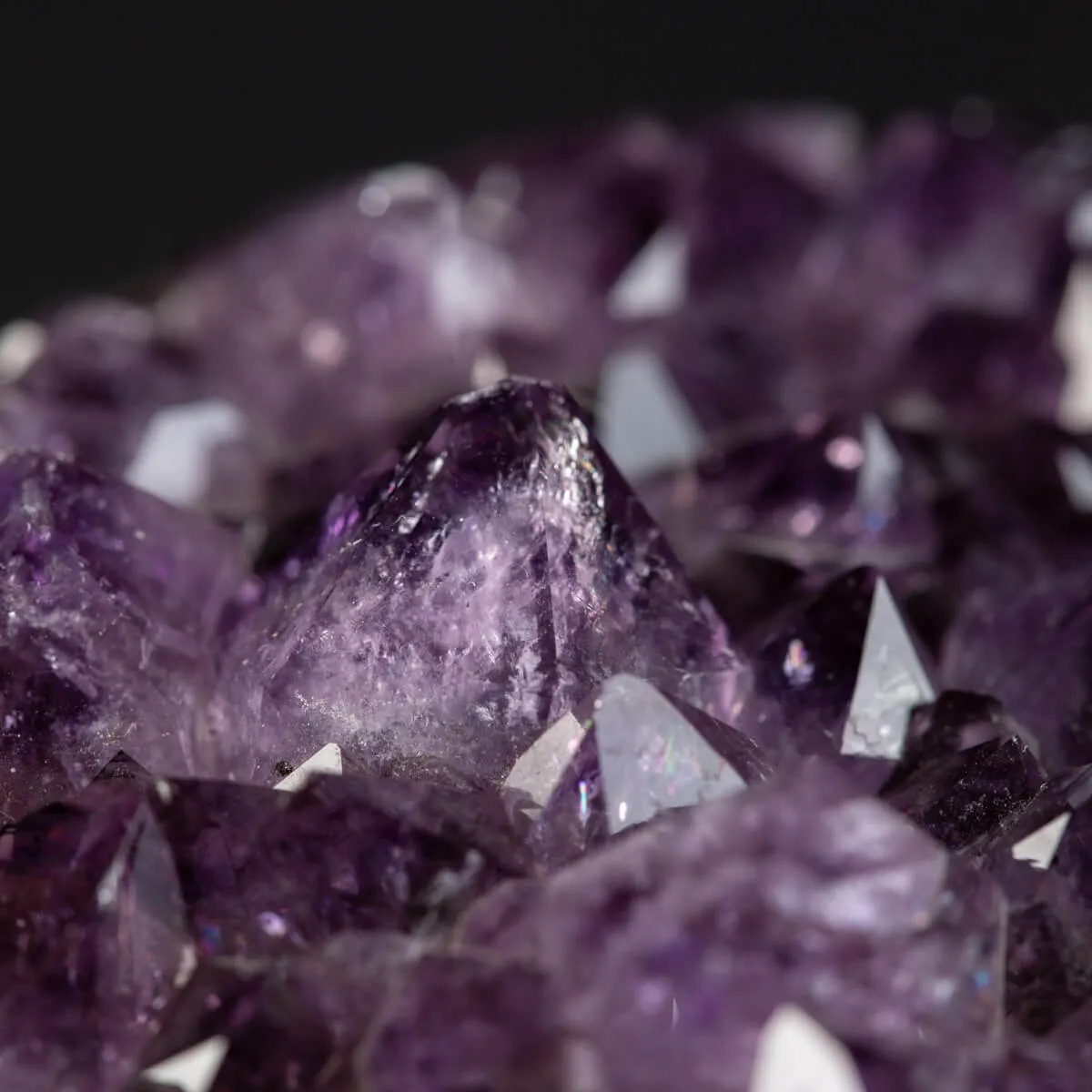 Sfera di Ametista Viola Estratta da una Drusa Brasiliana.