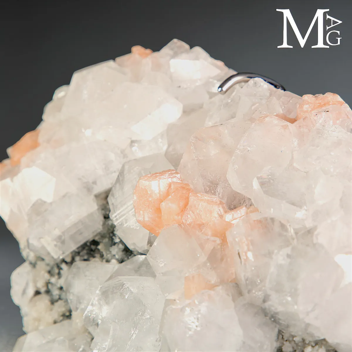 Apofillite con Stilbite su Matrice Basaltica dell’India