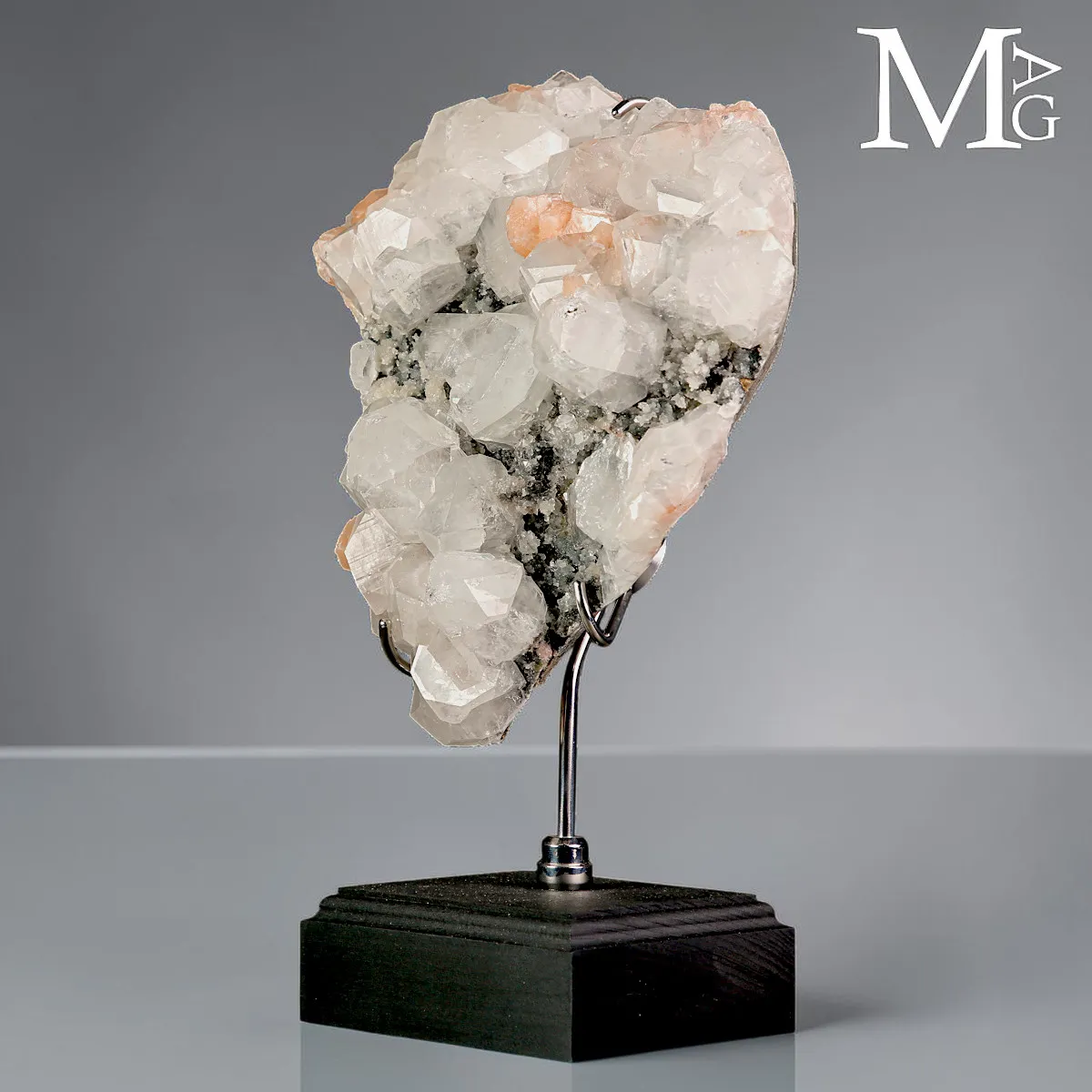 Apofillite con Stilbite su Matrice Basaltica dell’India