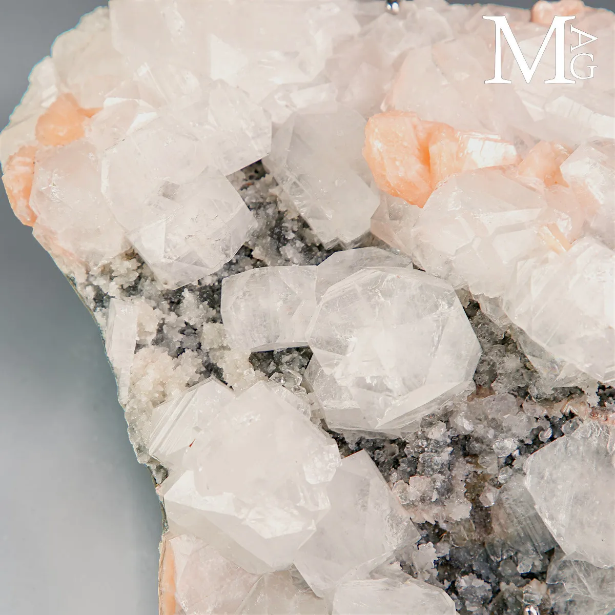 Apofillite con Stilbite su Matrice Basaltica dell’India