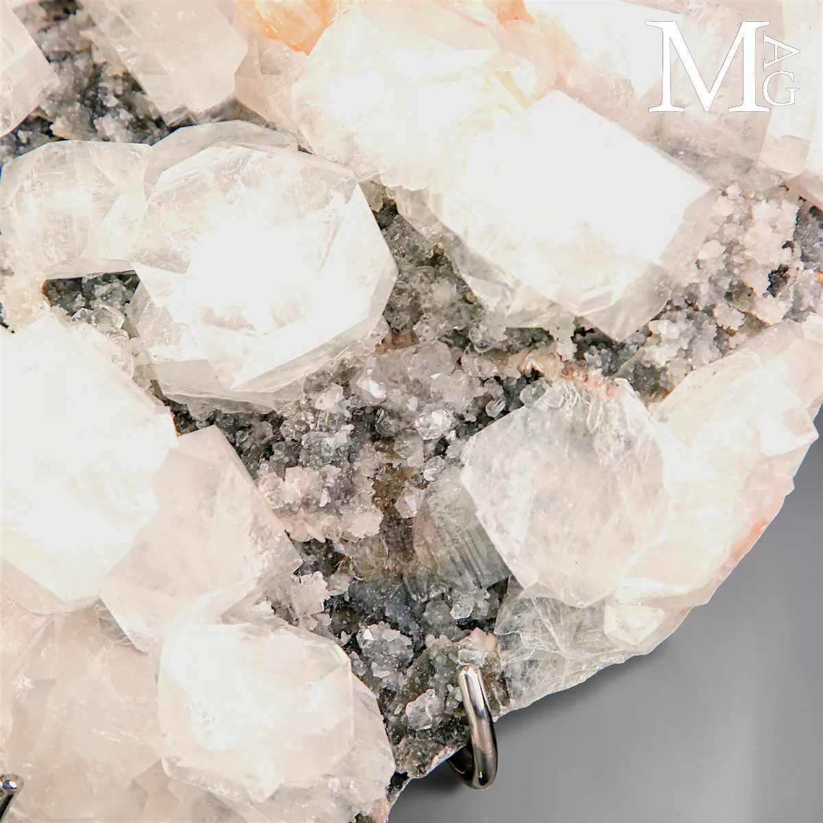Apofillite con Stilbite su Matrice Basaltica dell’India