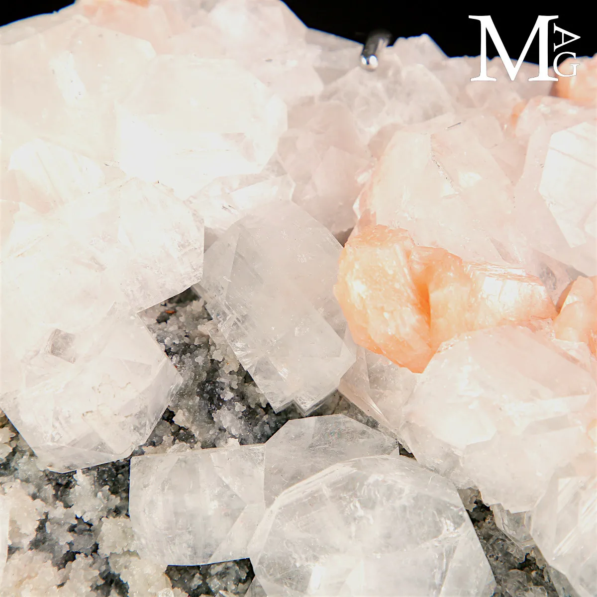 Apofillite con Stilbite su Matrice Basaltica dell’India