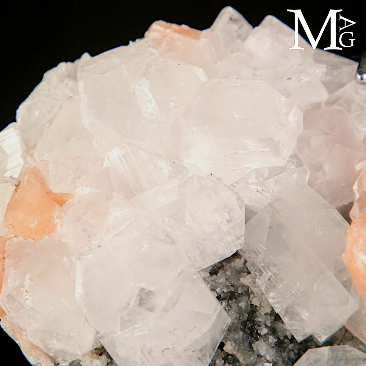 Apofillite con Stilbite su Matrice Basaltica dell’India