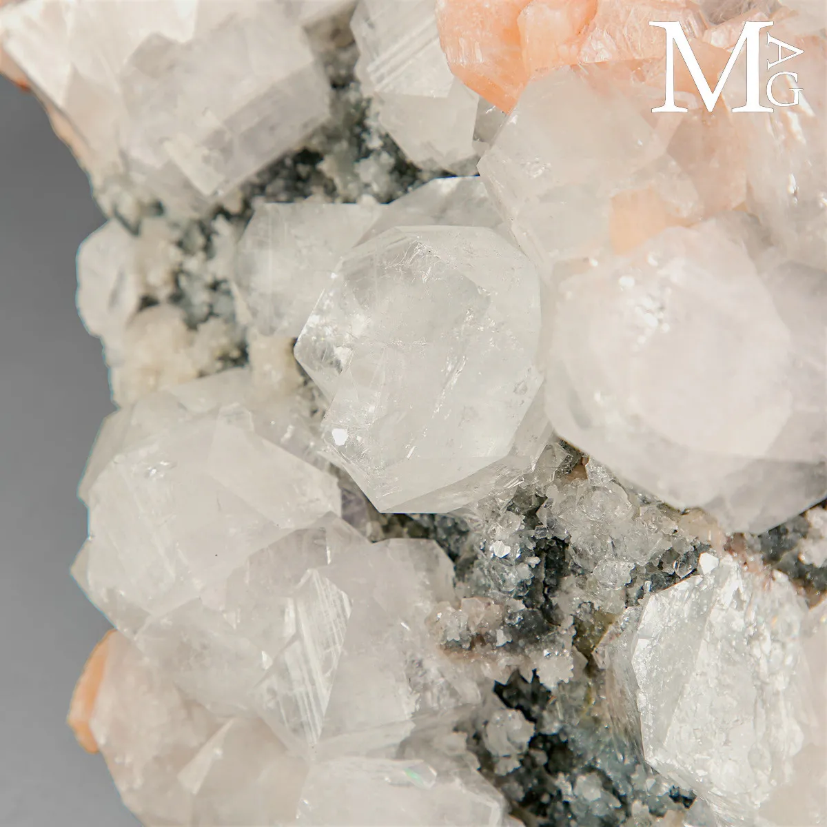 Apofillite con Stilbite su Matrice Basaltica dell’India