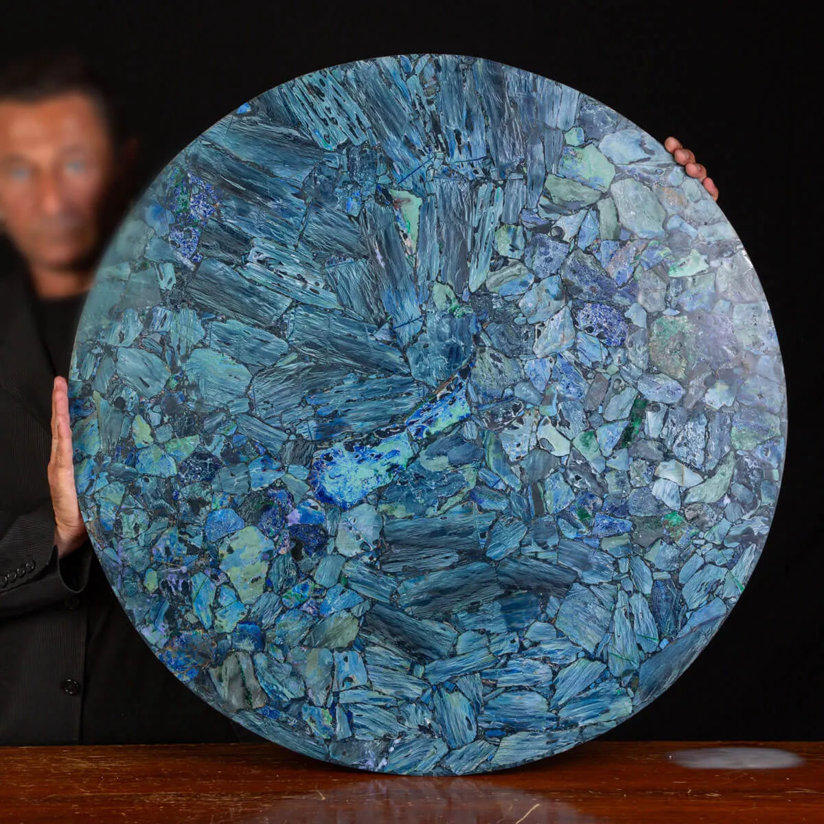 Tavolo di Azurite: Un'Eclissi di Eleganza nell'Interior Design