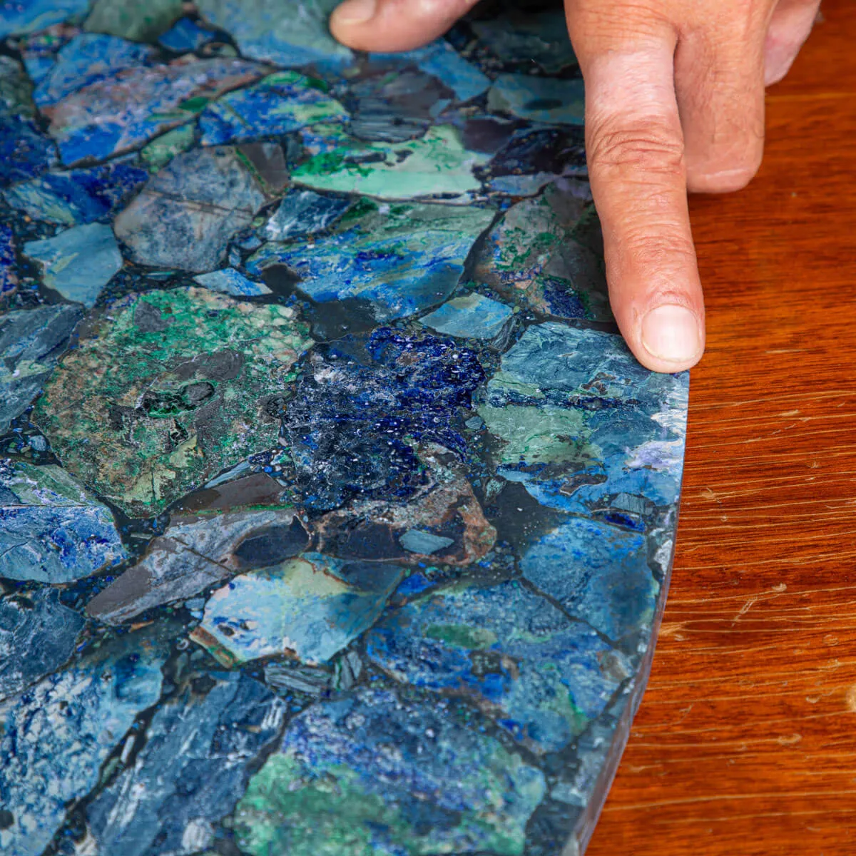 Tavolo di Azurite: Un'Eclissi di Eleganza nell'Interior Design