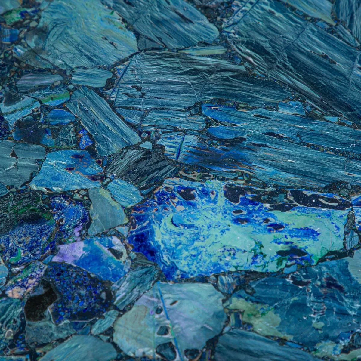 Tavolo di Azurite: Un'Eclissi di Eleganza nell'Interior Design