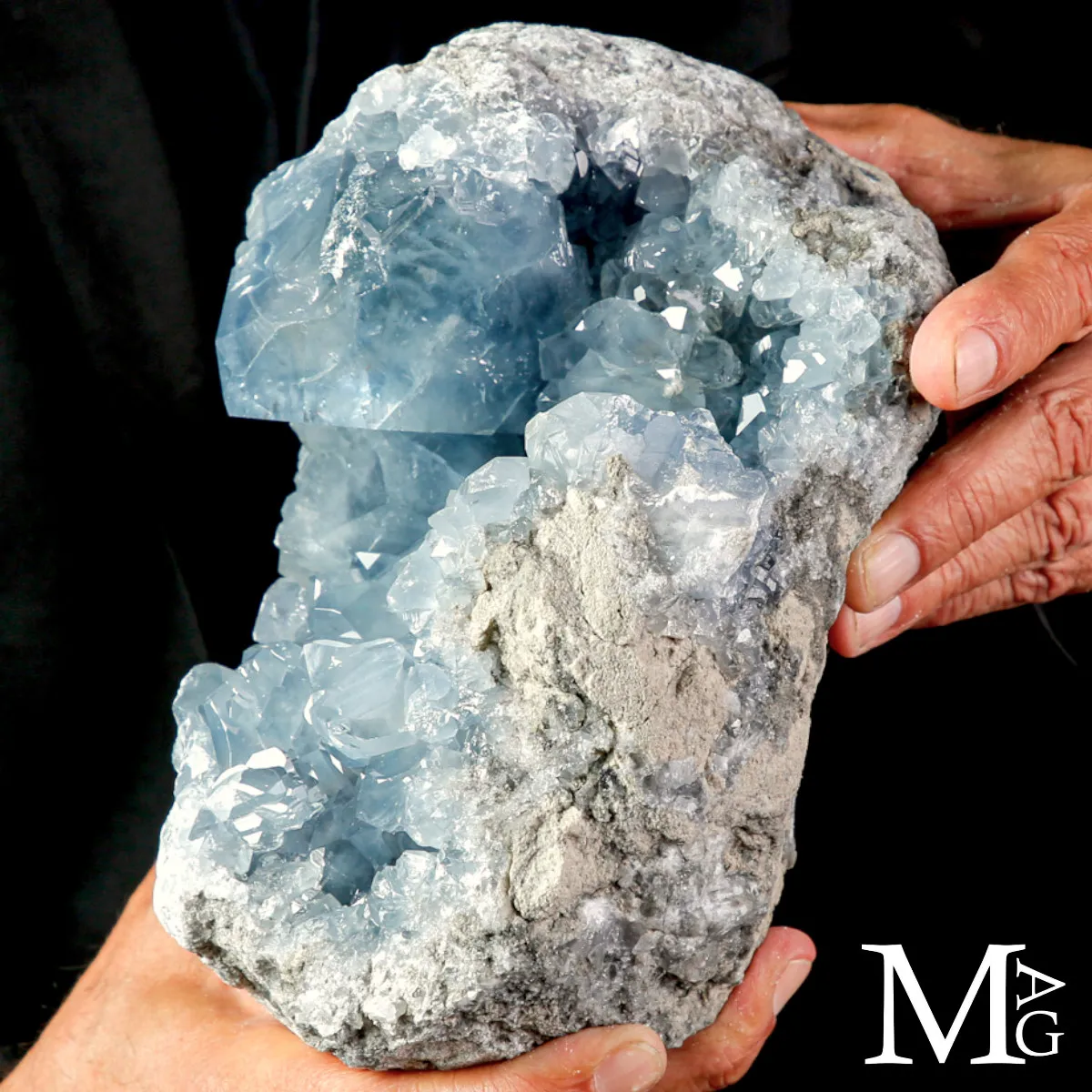 Celestina (Celestite) – Geode con cristalli.