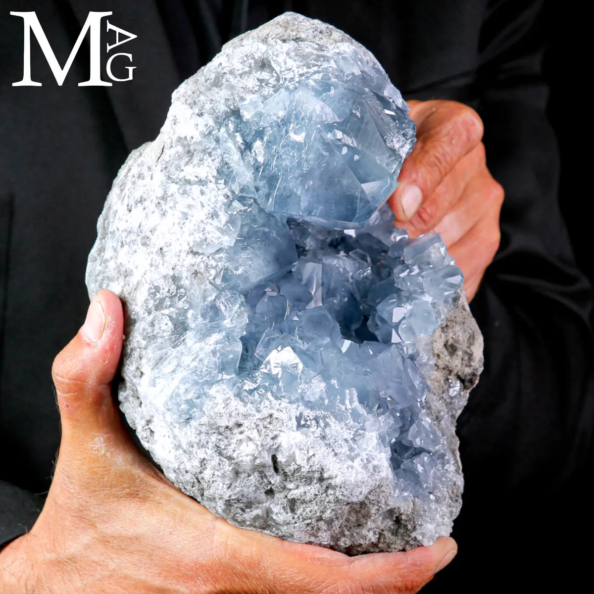 Celestina (Celestite) – Geode con cristalli.